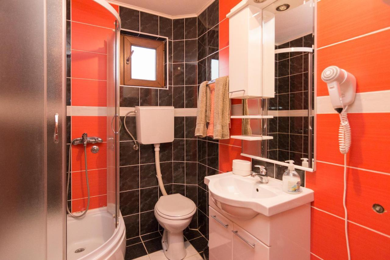 Apartments Andric Kaludjerske Bare Ngoại thất bức ảnh