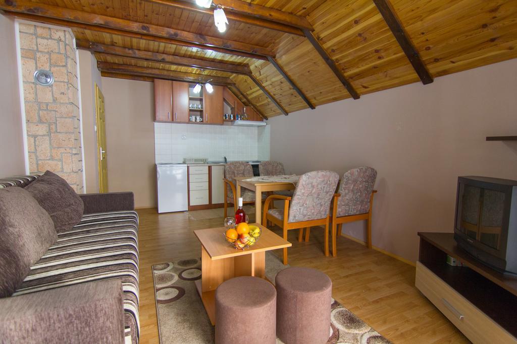 Apartments Andric Kaludjerske Bare Ngoại thất bức ảnh